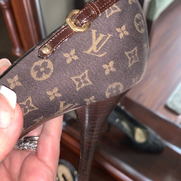 ❤️❤️OMG NWOT STUNNING LOUIS VUITTON HEELS - Picture 4 of 8